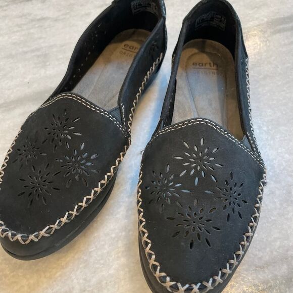 Women's Earth Origins Loralei Perforated Loafer, Black, Size 6.5 - Picture 2 of 10